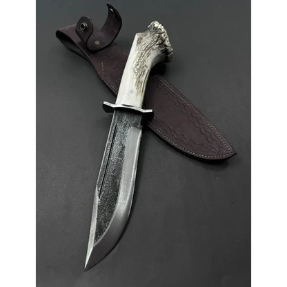 Χειροποίητο σφυρήλατο ατσάλινο μαχαίρι Bowie: λαβή από κέρατο ελαφιού, δερμάτινο μανίκι